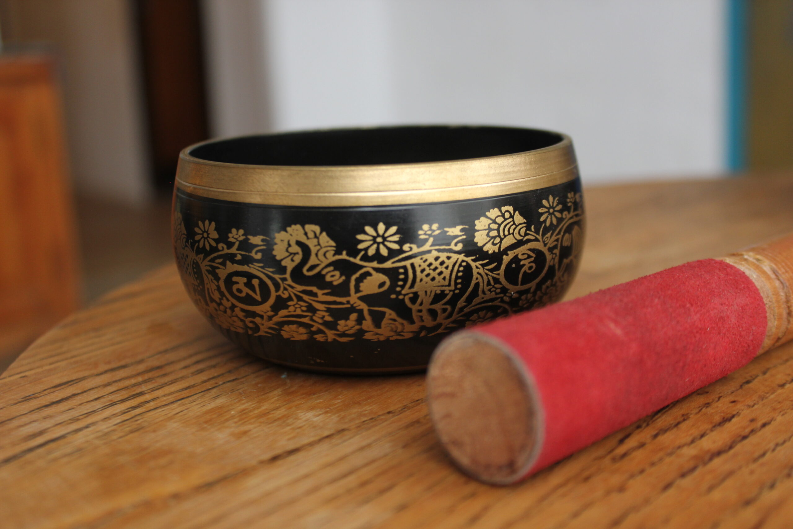 Cuenco tibetano Ashta Dhatu (ocho metales) 9 cm con palillo