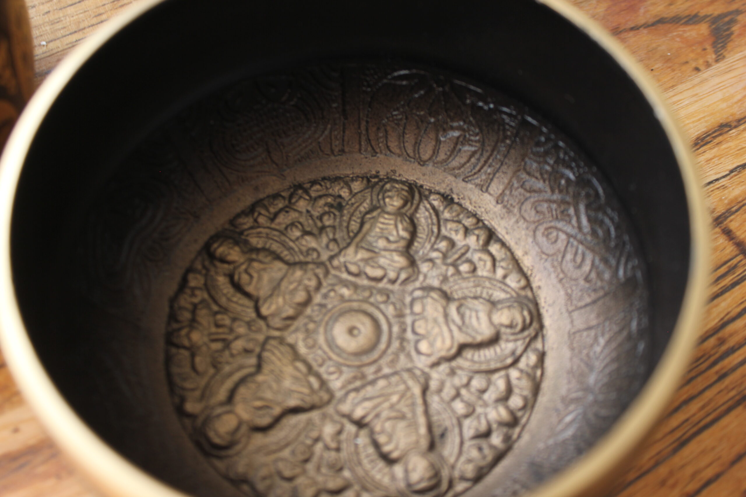 Cuenco tibetano Ashta Dhatu (ocho metales) 9 cm con palillo - Imagen 2