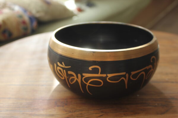 Cuenco tibetano Ashta Dhatu (ocho metales) 13,5 cm con palillo