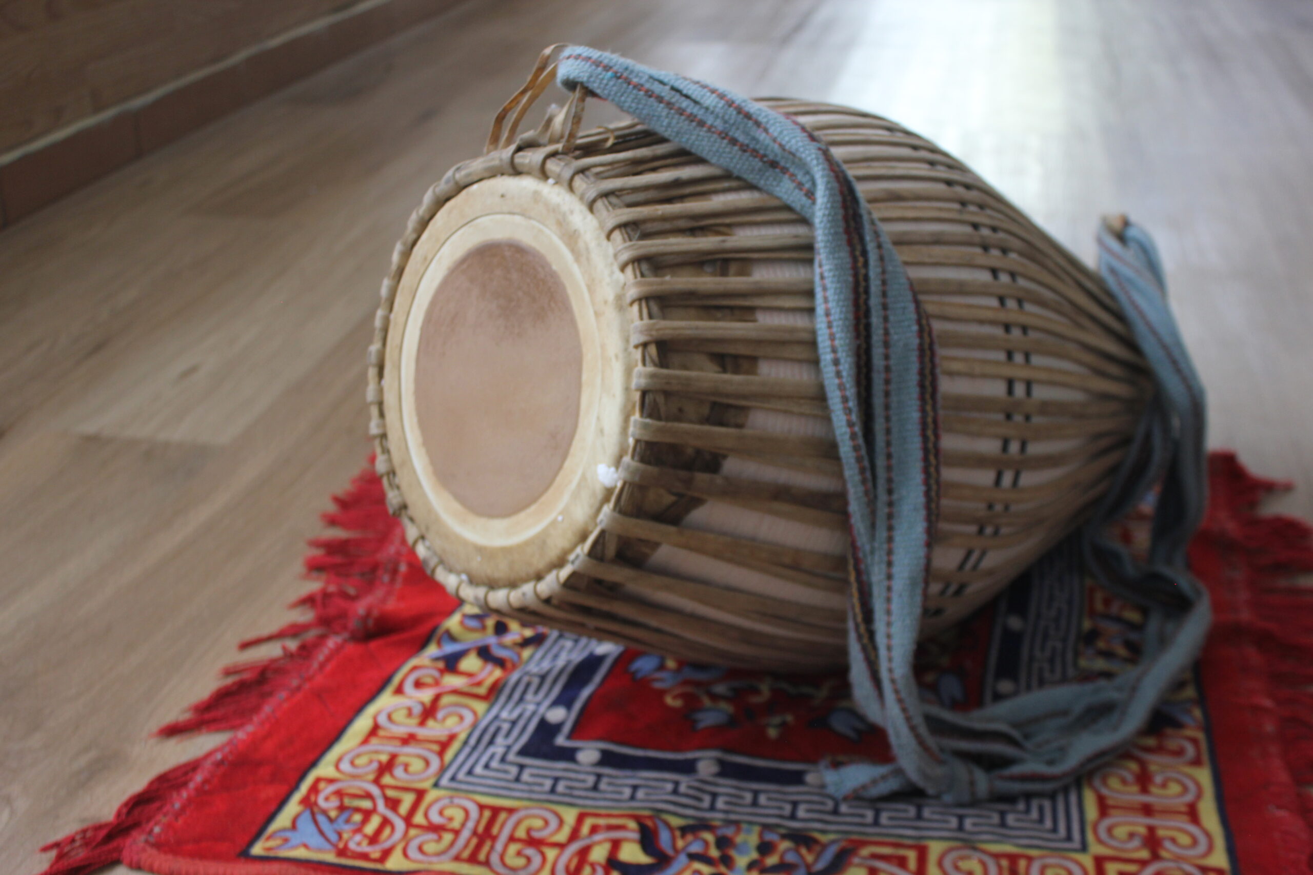 Mridanga tradicional de barro – Hecha a mano en Vrindavan