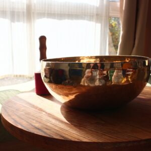 Cuenco tibetano de Ashta Dhatu (ocho metales) – 28 cm con palillo